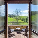 Villa Luxury With Pool, Stunning Location *