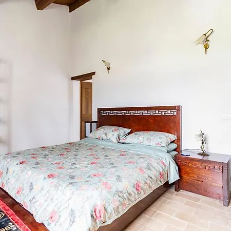 Luxury With Pool, Stunning Location Villa *