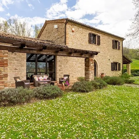 Luxury With Pool, Stunning Location Villa *